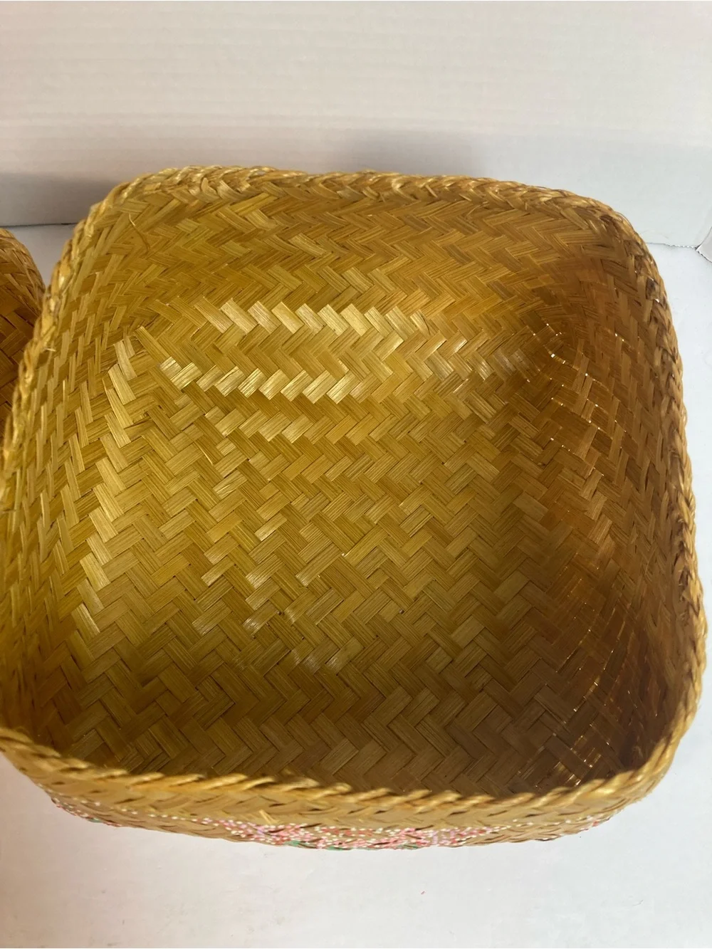 Thai Artisan Handwoven Natural Reed Basket w/Lid Pink,Green Red & White Accents